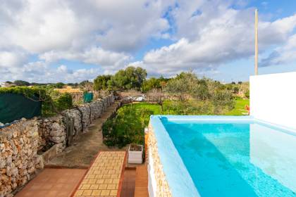 Country house for sale just a few minutes from the town of Sant lluis