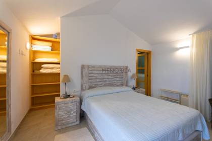 Chalet de 5 dormitorios con piscina y vistas al mar a la venta en S'Algar