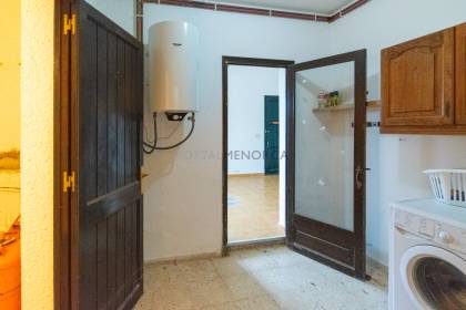 Chalet de 5 dormitorios con piscina y vistas al mar a la venta en S'Algar