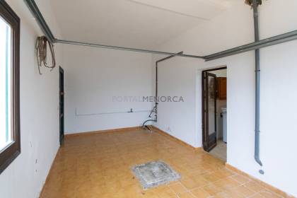 Chalet de 5 dormitorios con piscina y vistas al mar a la venta en S'Algar