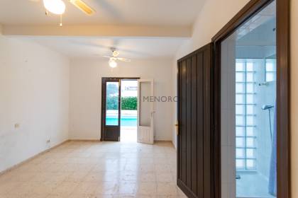 Chalet de 5 dormitorios con piscina y vistas al mar a la venta en S'Algar