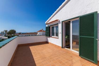 Chalet de 5 dormitorios con piscina y vistas al mar a la venta en S'Algar