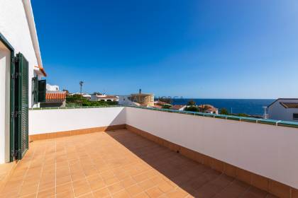 Chalet de 5 dormitorios con piscina y vistas al mar a la venta en S'Algar