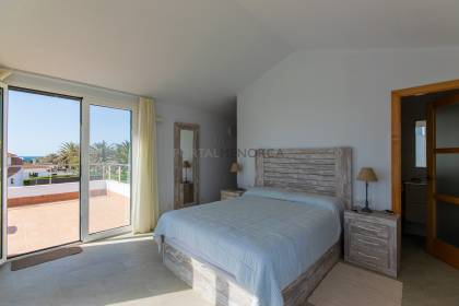 Chalet de 5 dormitorios con piscina y vistas al mar a la venta en S'Algar
