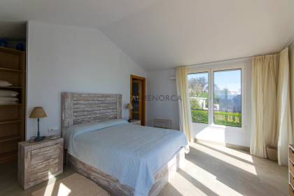 Chalet de 5 dormitorios con piscina y vistas al mar a la venta en S'Algar