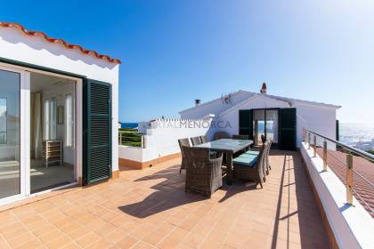 Chalet de 5 dormitorios con piscina y vistas al mar a la venta en S'Algar