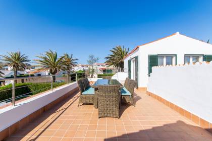 Chalet de 5 dormitorios con piscina y vistas al mar a la venta en S'Algar