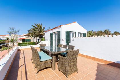 Chalet de 5 dormitorios con piscina y vistas al mar a la venta en S'Algar