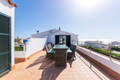 Chalet de 5 dormitorios con piscina y vistas al mar a la venta en S'Algar