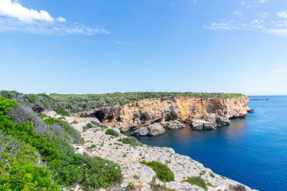 Chalet de 5 dormitorios con piscina y vistas al mar a la venta en S'Algar