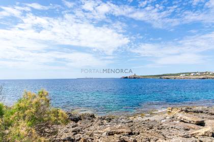 Chalet de 5 dormitorios con piscina y vistas al mar a la venta en S'Algar