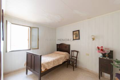 Maison à rénover avec sa propre cour en vente à Ferreries