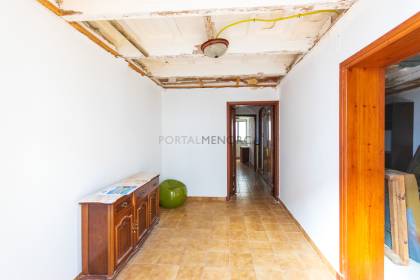 Maison à rénover avec sa propre cour en vente à Ferreries