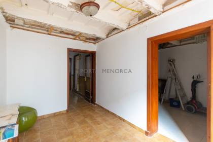 Maison à rénover avec sa propre cour en vente à Ferreries