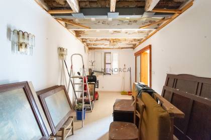 Maison à rénover avec sa propre cour en vente à Ferreries