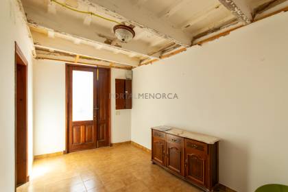 Maison à rénover avec sa propre cour en vente à Ferreries