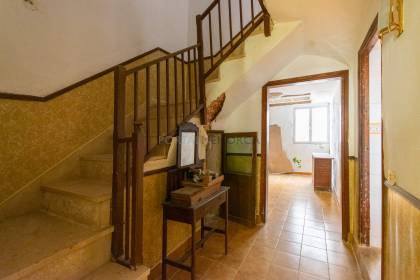Maison à rénover avec sa propre cour en vente à Ferreries