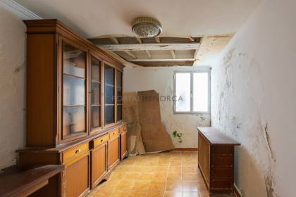 Maison à rénover avec sa propre cour en vente à Ferreries