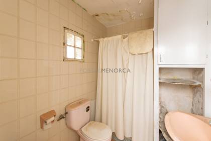 Maison à rénover avec sa propre cour en vente à Ferreries