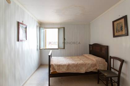 Maison à rénover avec sa propre cour en vente à Ferreries