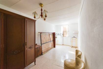 Maison à rénover avec sa propre cour en vente à Ferreries