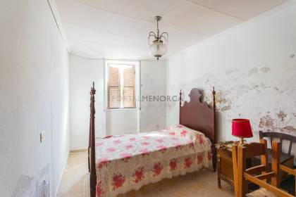 Maison à rénover avec sa propre cour en vente à Ferreries