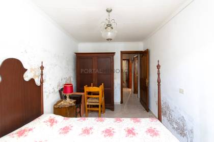 Maison à rénover avec sa propre cour en vente à Ferreries