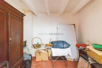 Maison à rénover avec sa propre cour en vente à Ferreries