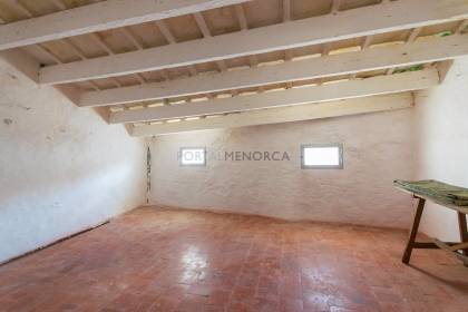 Maison à rénover avec sa propre cour en vente à Ferreries