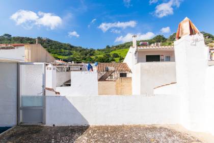 Maison à rénover avec sa propre cour en vente à Ferreries