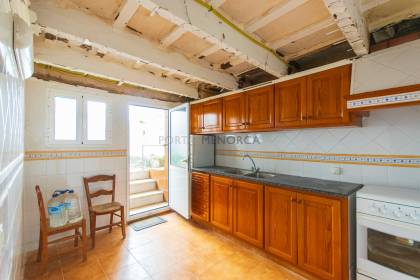 Maison à rénover avec sa propre cour en vente à Ferreries