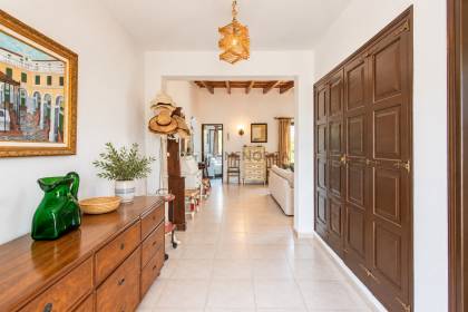 Chalet unifamiliar con gran parcela en primera linea de S'Algar