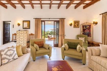 Chalet unifamiliar con gran parcela en primera linea de S'Algar