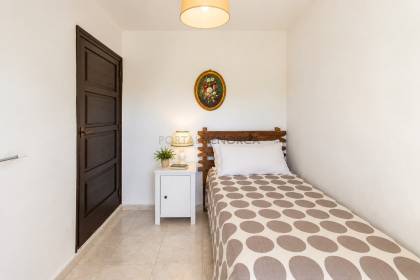 Chalet unifamiliar con gran parcela en primera linea de S'Algar