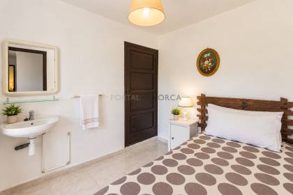 Chalet unifamiliar con gran parcela en primera linea de S'Algar