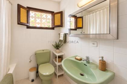 Chalet unifamiliar con gran parcela en primera linea de S'Algar