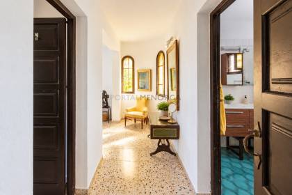 Chalet unifamiliar con gran parcela en primera linea de S'Algar