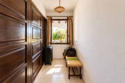 Chalet unifamiliar con gran parcela en primera linea de S'Algar