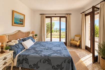 Chalet unifamiliar con gran parcela en primera linea de S'Algar