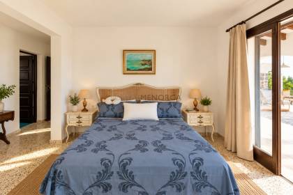 Chalet unifamiliar con gran parcela en primera linea de S'Algar