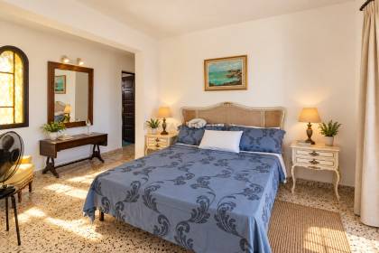 Chalet unifamiliar con gran parcela en primera linea de S'Algar
