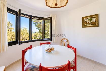 Chalet unifamiliar con gran parcela en primera linea de S'Algar
