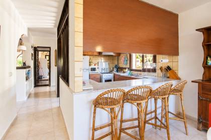Chalet unifamiliar con gran parcela en primera linea de S'Algar