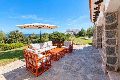 Chalet unifamiliar con gran parcela en primera linea de S'Algar