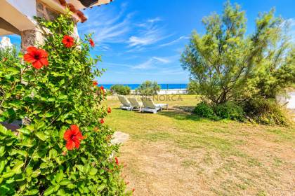 Chalet unifamiliar con gran parcela en primera linea de S'Algar