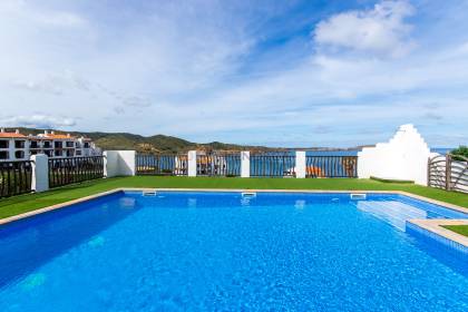 Apartment with two terraces and sea views in Playas de Fornells