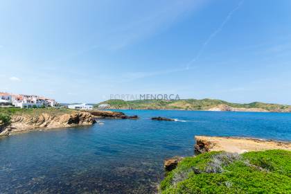 Apartment with two terraces and sea views in Playas de Fornells
