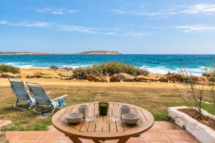 1 bedroom front line apartment in Playas de Fornells