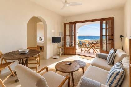 1 bedroom front line apartment in Playas de Fornells