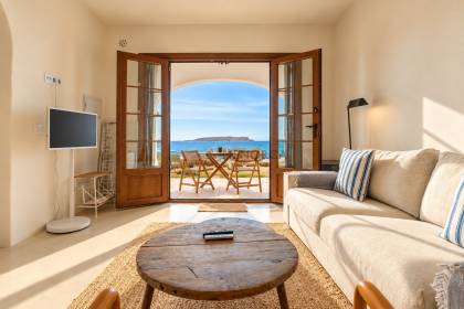 1 bedroom front line apartment in Playas de Fornells